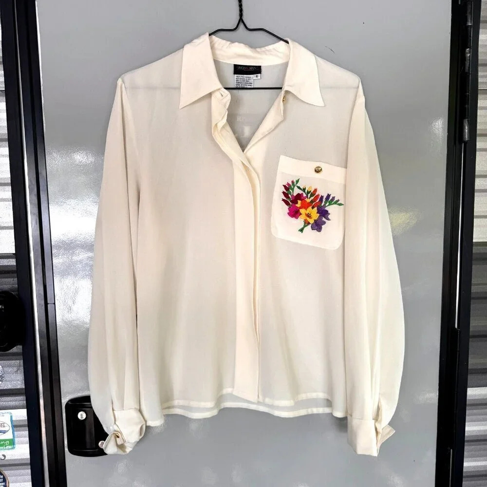 Simon Chang cream/ivory blouse‎ with floral pocket and  gold buttons size 8 EUC